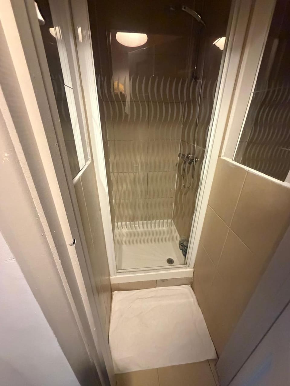 Large house in Surrey Quays Apartment in London Borough of Southwark