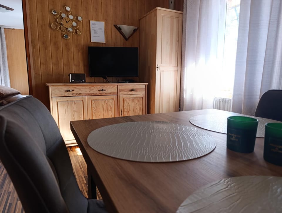 TV and multimedia, Living room, Dining area, Evening entertainment