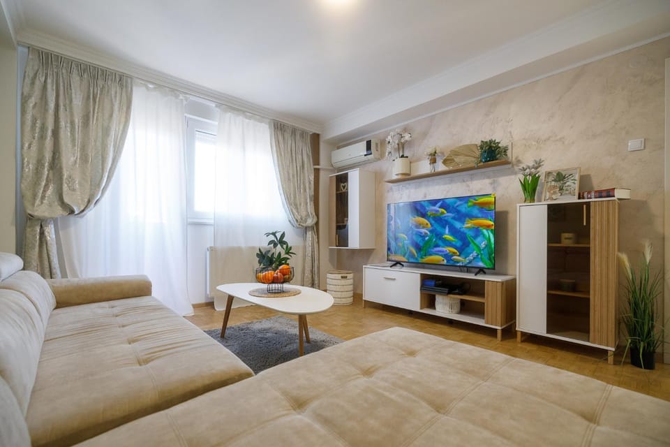 Communal lounge/ TV room, TV and multimedia, Living room, Seating area