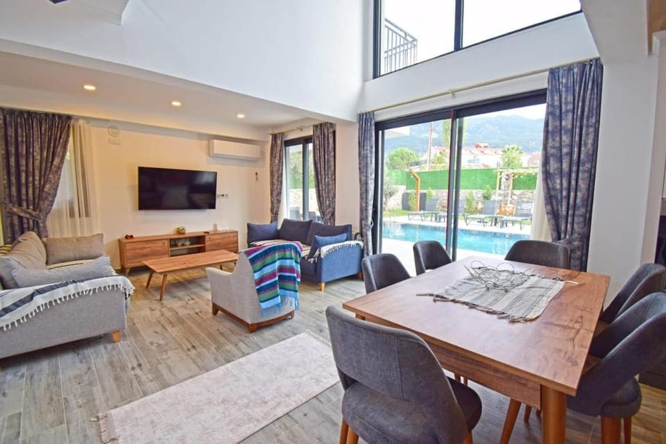 Communal lounge/ TV room