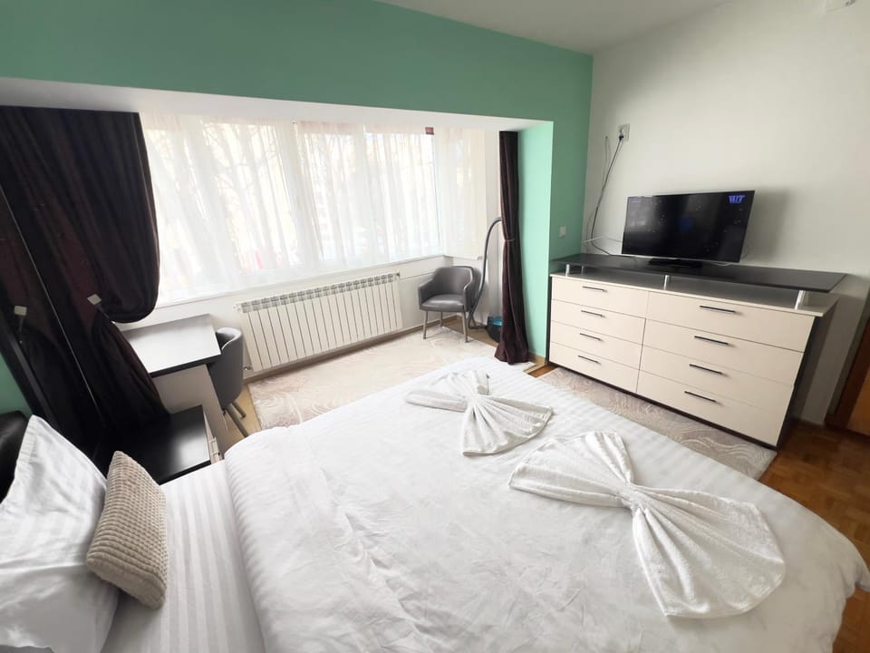 Bedroom, towels