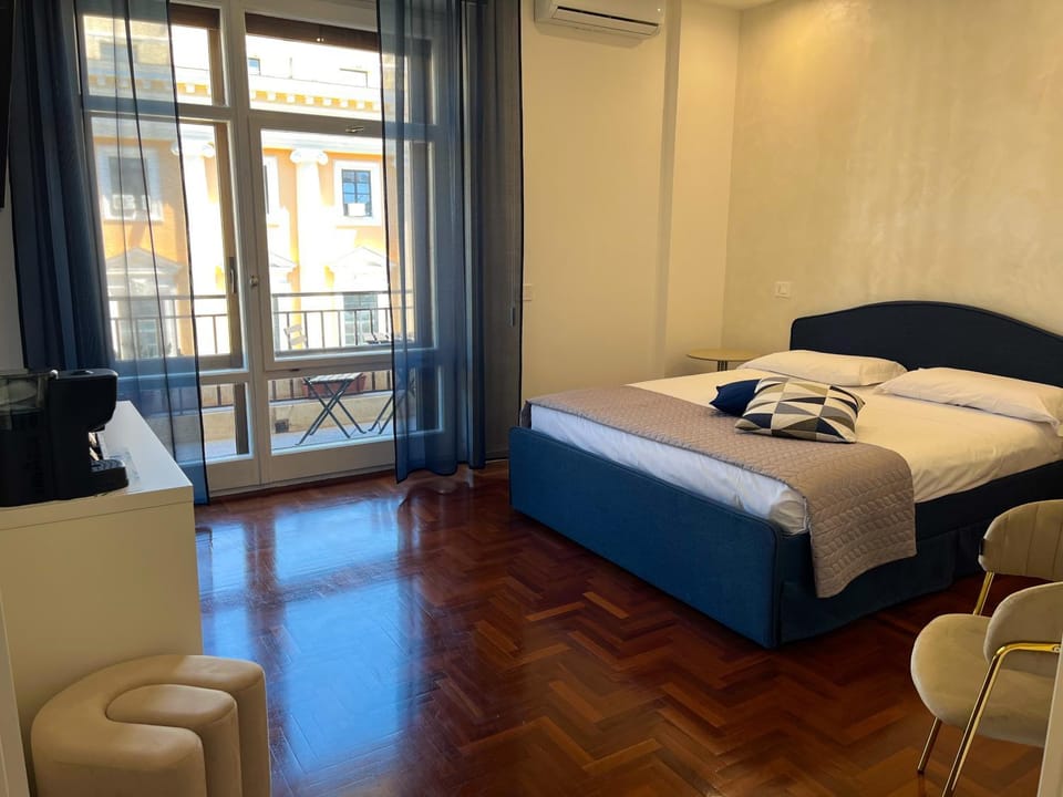 Bed, Photo of the whole room, Bedroom, air conditioner