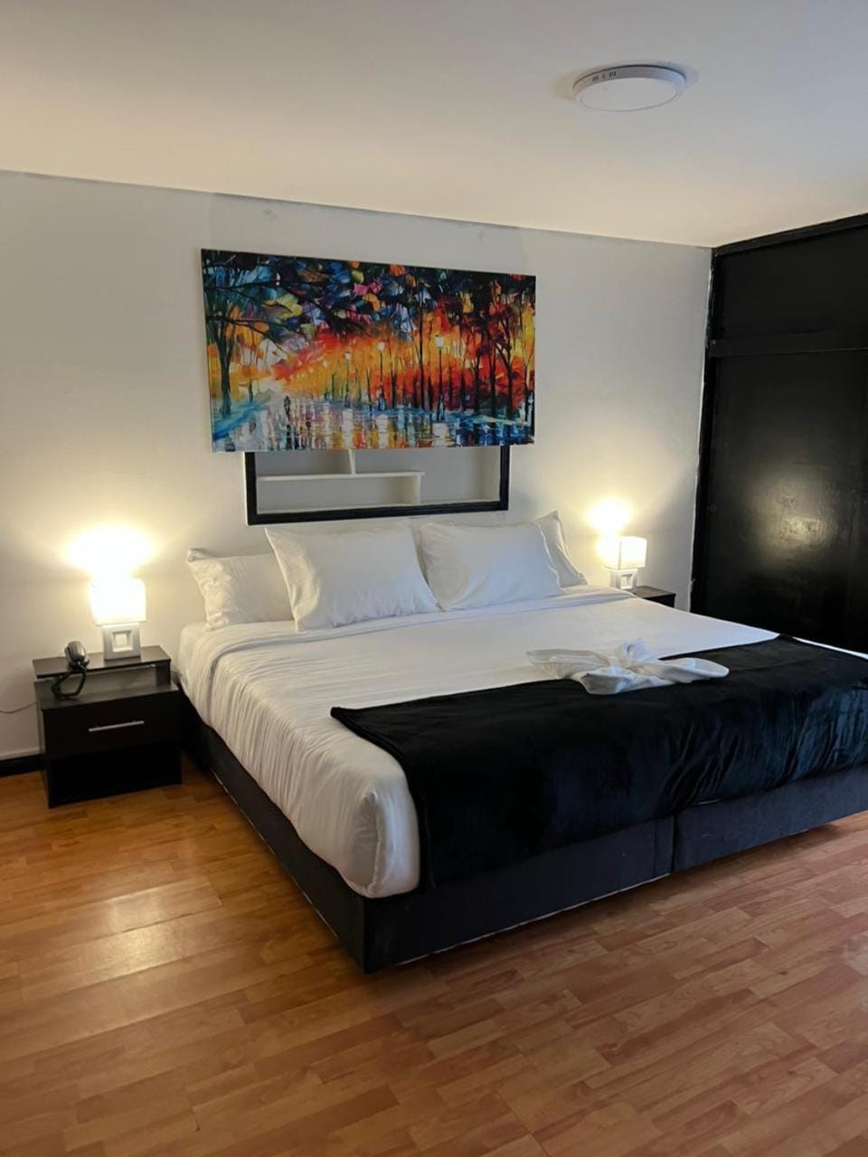 Bed, Photo of the whole room, Bedroom