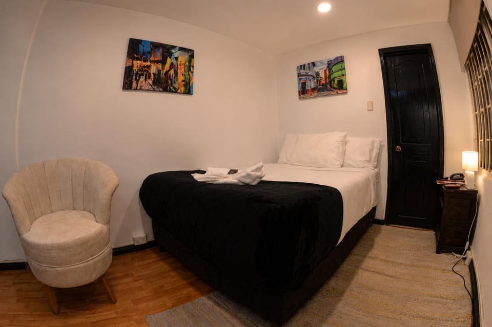 Bed, Living room, Photo of the whole room, Seating area, Bedroom, towels