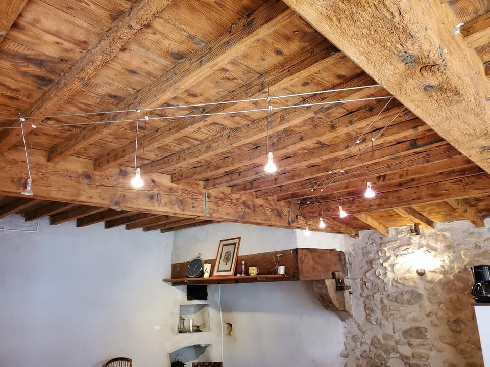 Maison de caractère, pied du Vercors, Piscine House in Provence-Alpes-Côte d'Azur