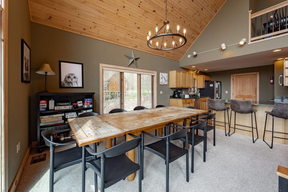 Chubby Bunny Lodge by Railey Vacations Bed and Breakfast in Deep Creek Lake