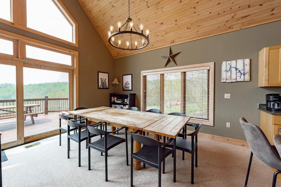 Chubby Bunny Lodge by Railey Vacations Bed and Breakfast in Deep Creek Lake