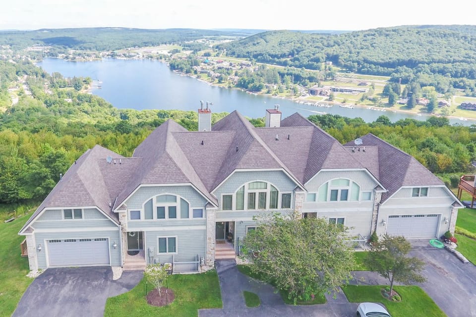 Duck Duck Moose - Overlook 3B by Railey Vacations House in McHenry