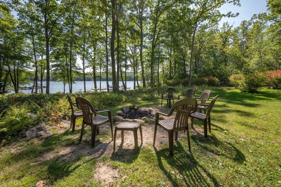 Glistening Waters by Railey Vacations House in Deep Creek Lake