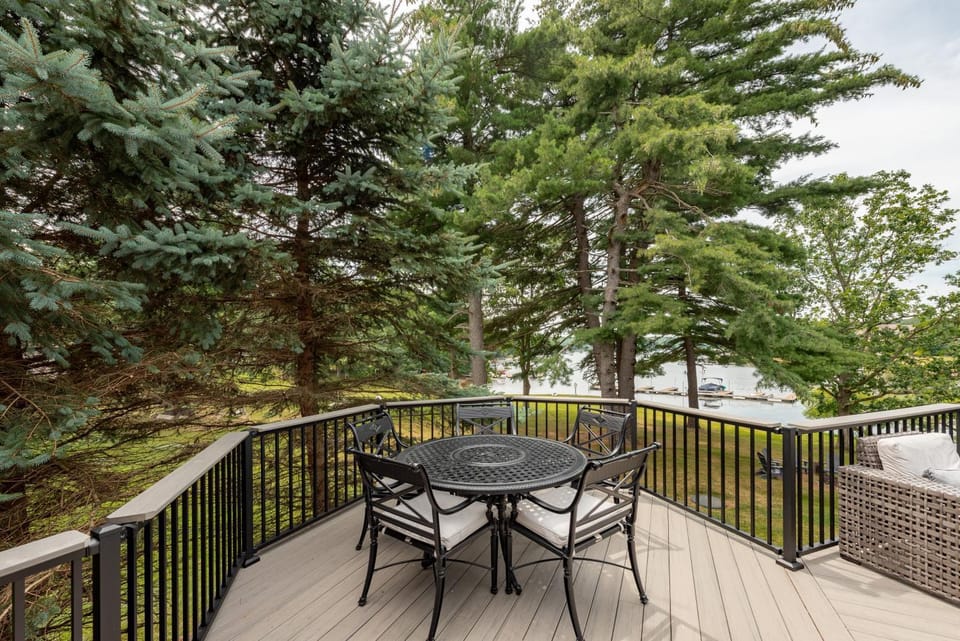 Lakefront Retreat by Railey Vacations House in Deep Creek Lake