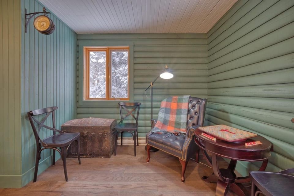 Chalet Gothic with Ski in and out in Parc Appalaches for 16 Guests Chalet in Maine