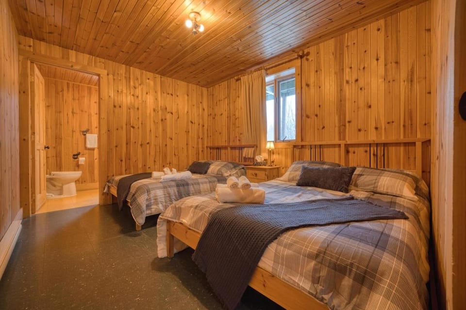 Chalet Gothic with Ski in and out in Parc Appalaches for 16 Guests Chalet in Maine