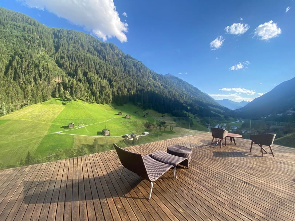 Patio, Spring, Natural landscape, View (from property/room), Balcony/Terrace, Mountain view