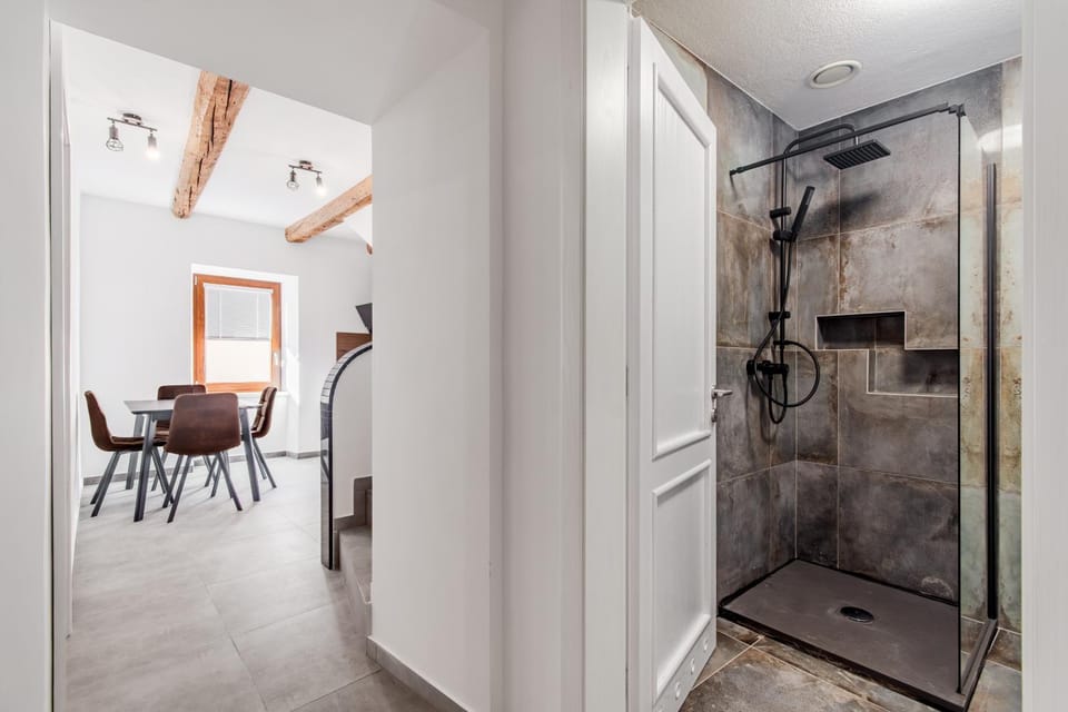 Shower, Bathroom, Kitchen or kitchenette