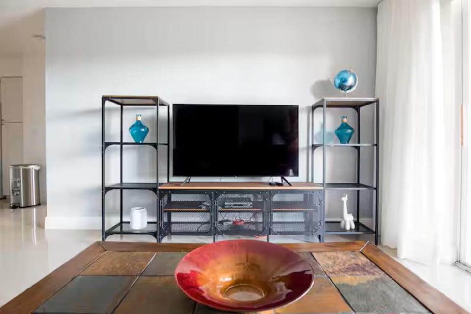 Communal lounge/ TV room, Living room, Seating area