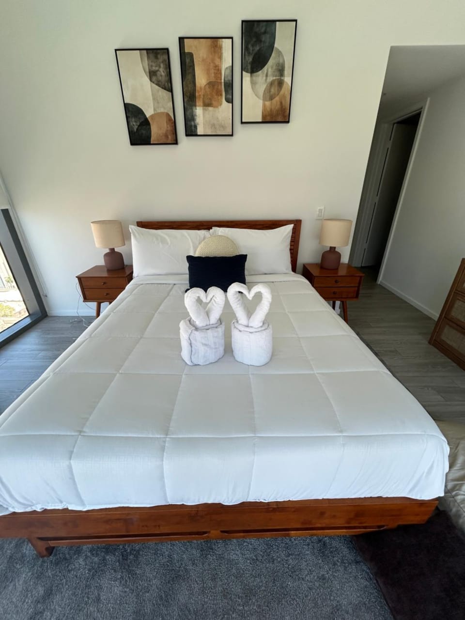 Bed, Photo of the whole room, Bedroom, towels