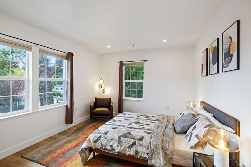 Modern Retreat in Heart of Downtown Mill Valley Apartment in Mill Valley