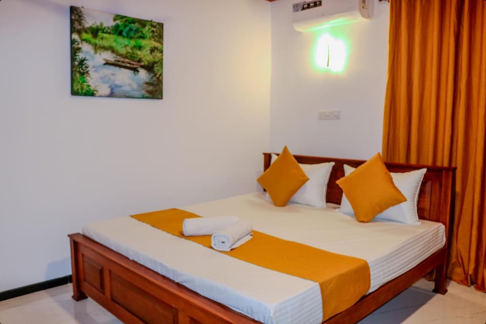 Bed, Photo of the whole room, Bedroom, towels, air conditioner