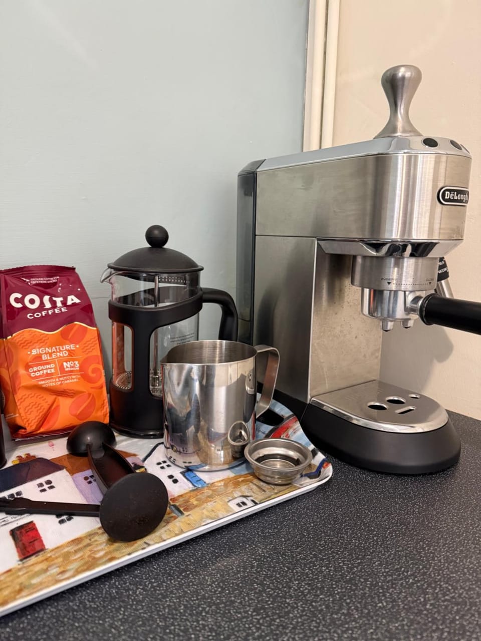 Coffee/tea facilities, Food and drinks