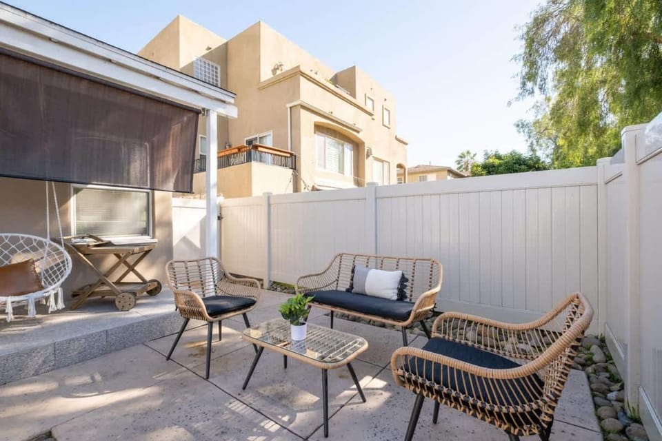 Boho Chic Cottage Walk to Cafes Outdoor Lounge House in Mission Bay