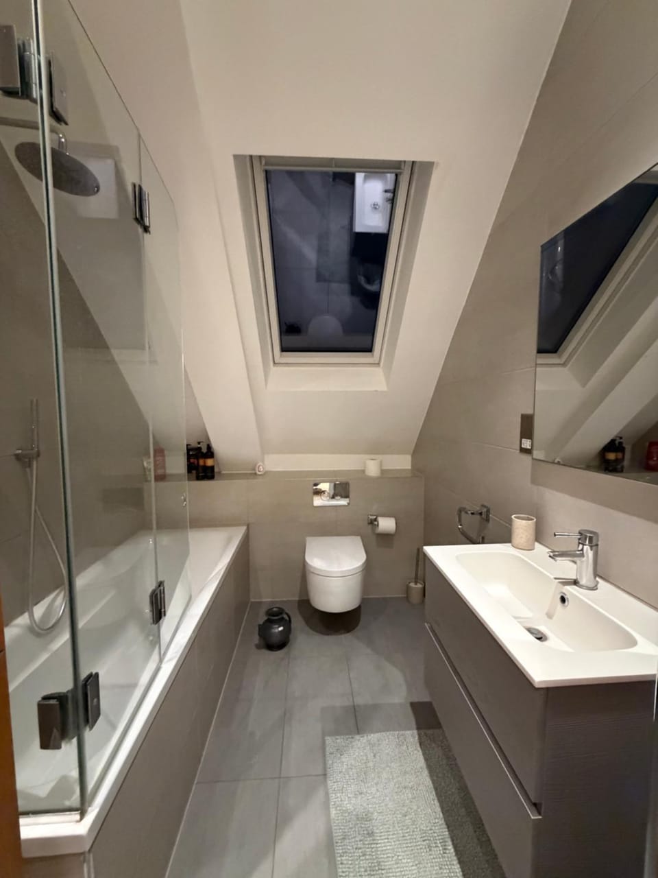 Spacious Penthouse in Barnet Apartment in London