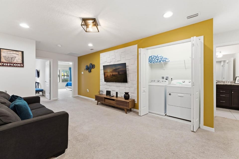 Communal lounge/ TV room, Living room