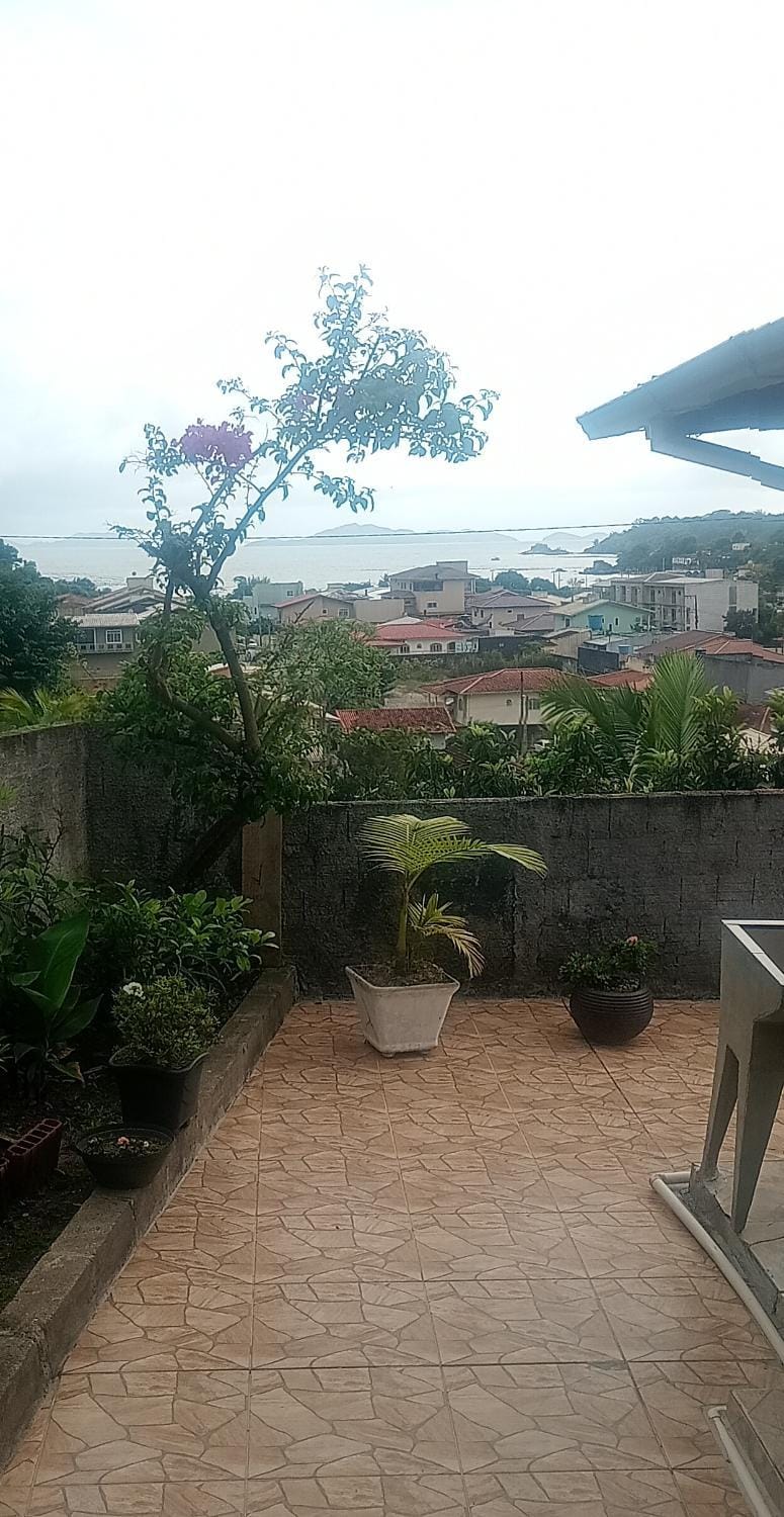 600 metros da praia lugar lindo para família praia tranquilo pra nadar e ficar com a família House in Florianopolis