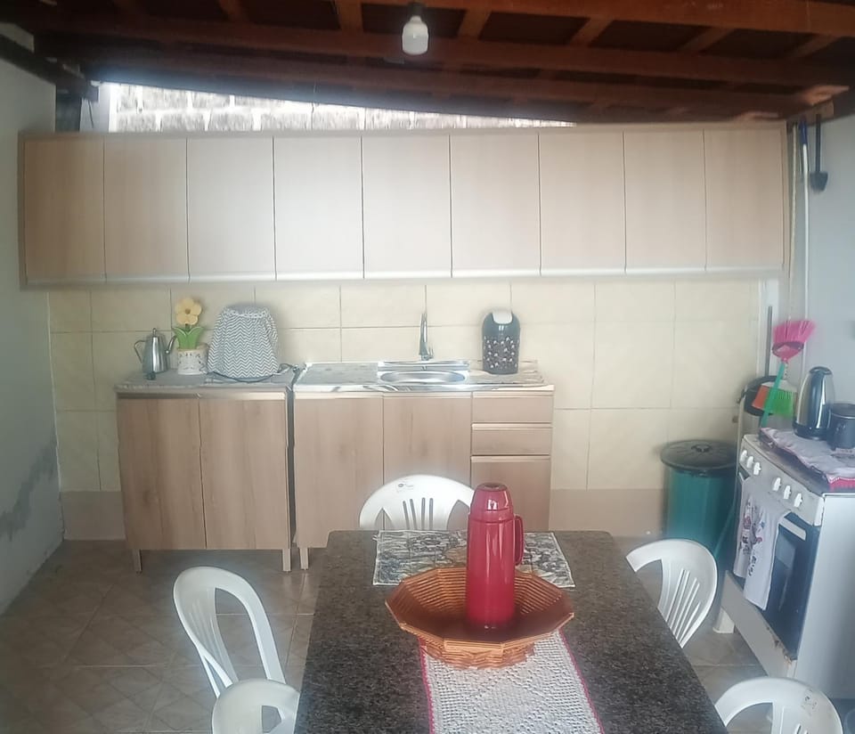 600 metros da praia lugar lindo para família praia tranquilo pra nadar e ficar com a família House in Florianopolis