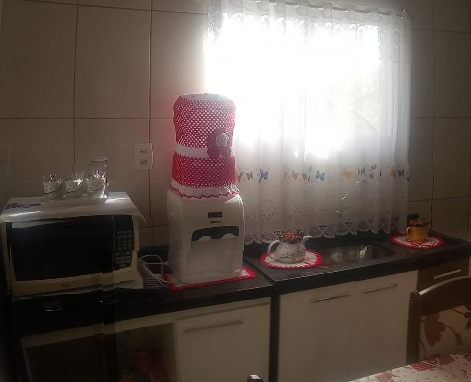 600 metros da praia lugar lindo para família praia tranquilo pra nadar e ficar com a família House in Florianopolis