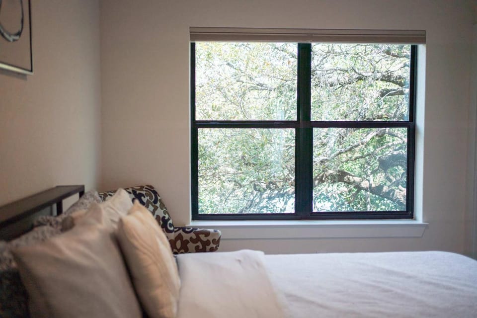 3BR City Views Yard Play 8 min to Six Flags House in San Antonio