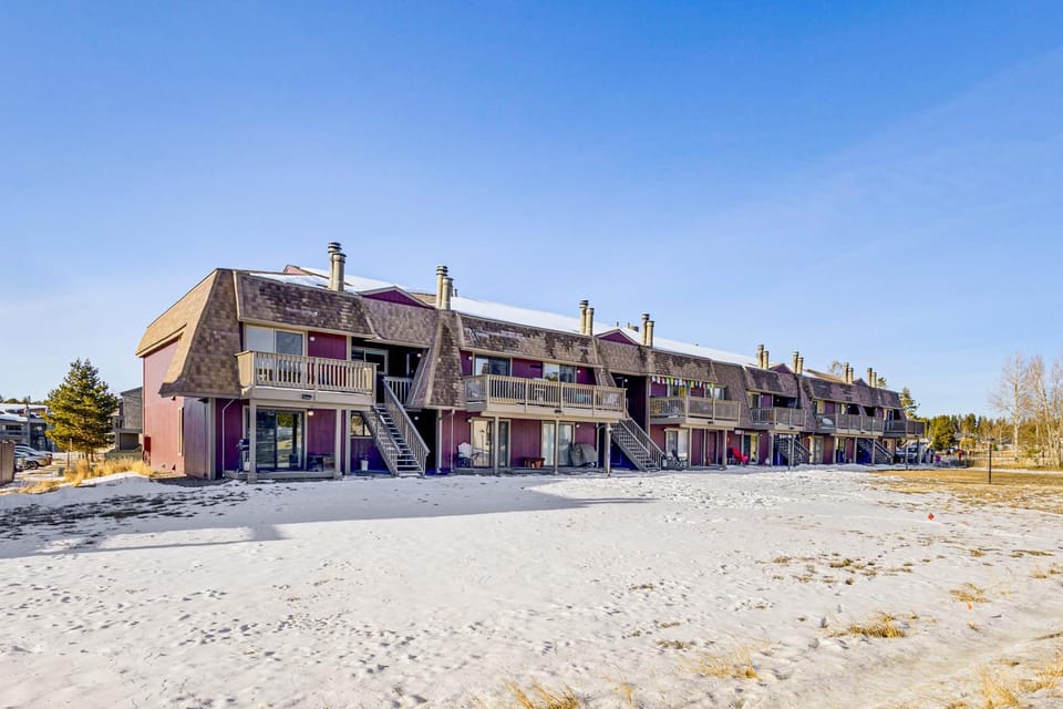 Cozy Condo: Steps to Free Winter Park Shuttle! House in Fraser