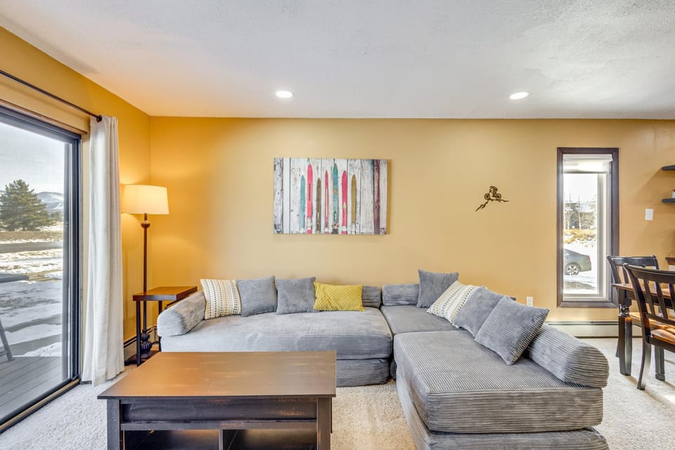 Cozy Condo: Steps to Free Winter Park Shuttle! House in Fraser