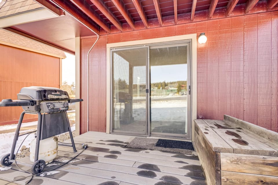 Cozy Condo: Steps to Free Winter Park Shuttle! House in Fraser