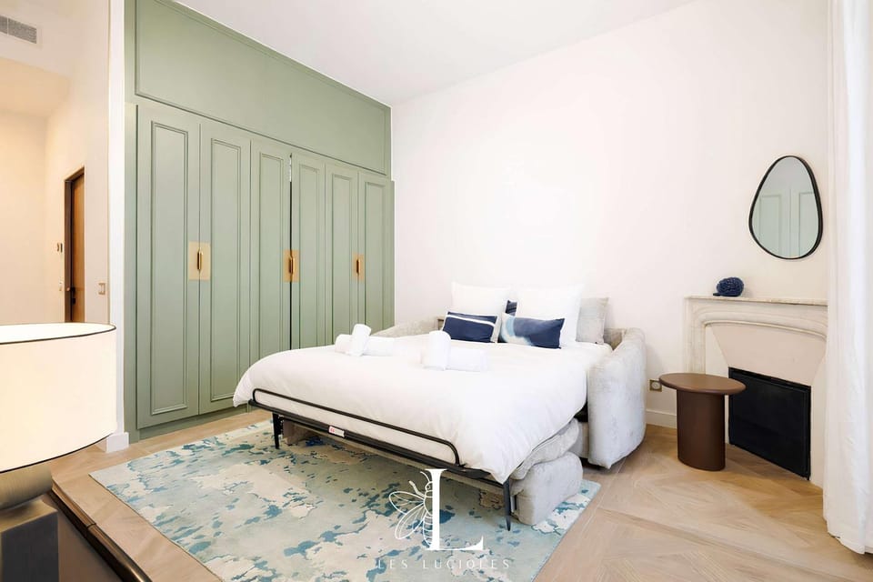 Bed, Photo of the whole room, Bedroom, towels, wardrobe