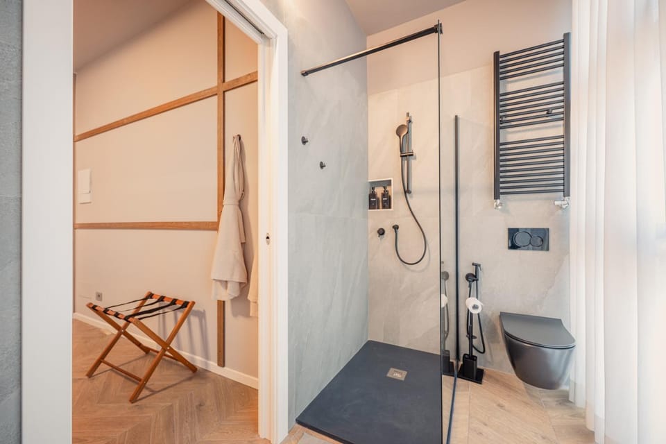 Shower, Bathroom, towels