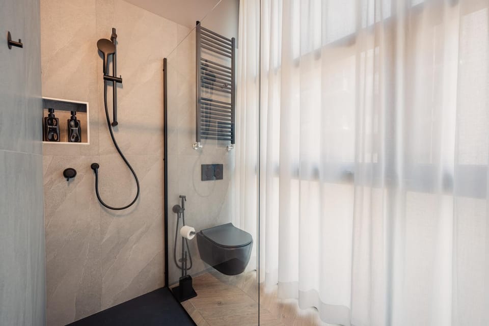 Shower, Toilet, Bathroom