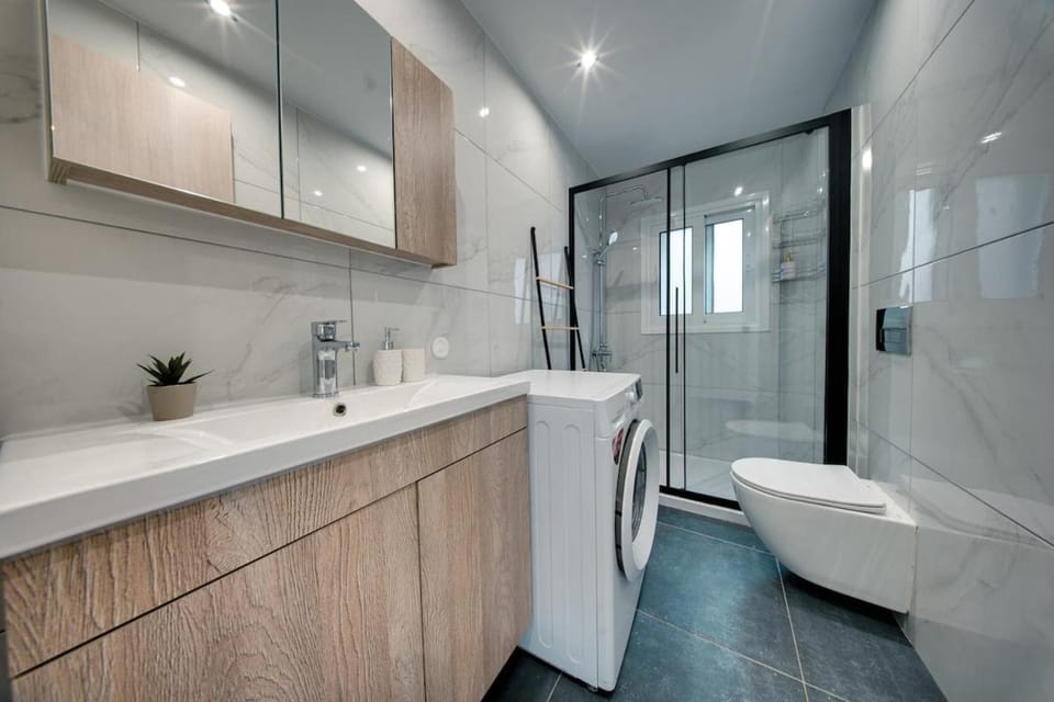 Citylife Urban Pulse with Jacuzzi Apartment in Athens
