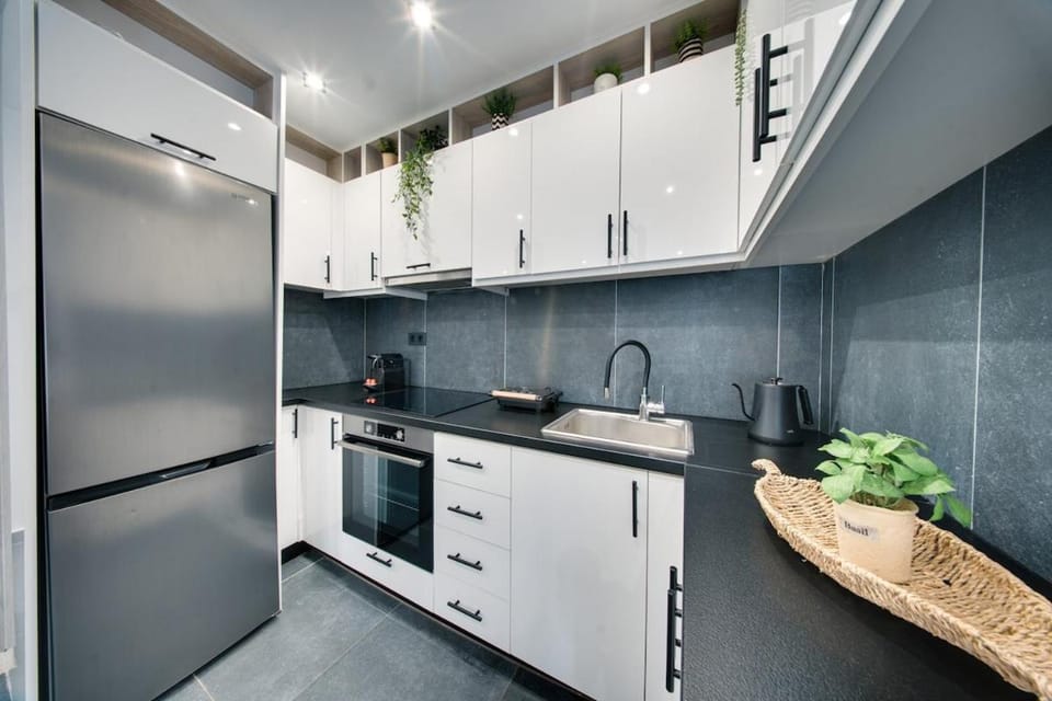 Citylife Urban Pulse with Jacuzzi Apartment in Athens