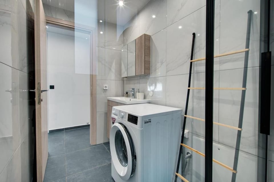 Citylife Urban Pulse with Jacuzzi Apartment in Athens