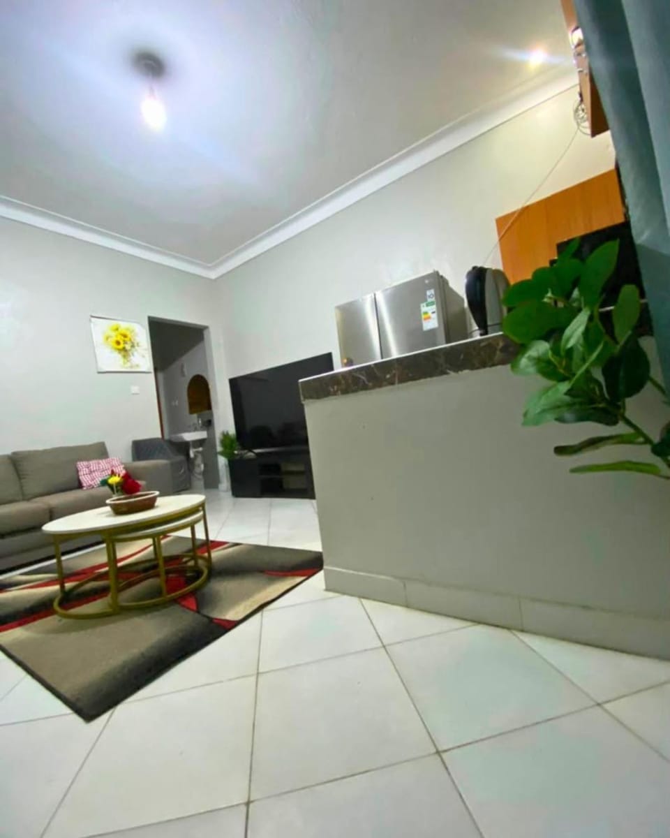TV and multimedia, Kitchen or kitchenette, Living room, Seating area, Dining area, minibar