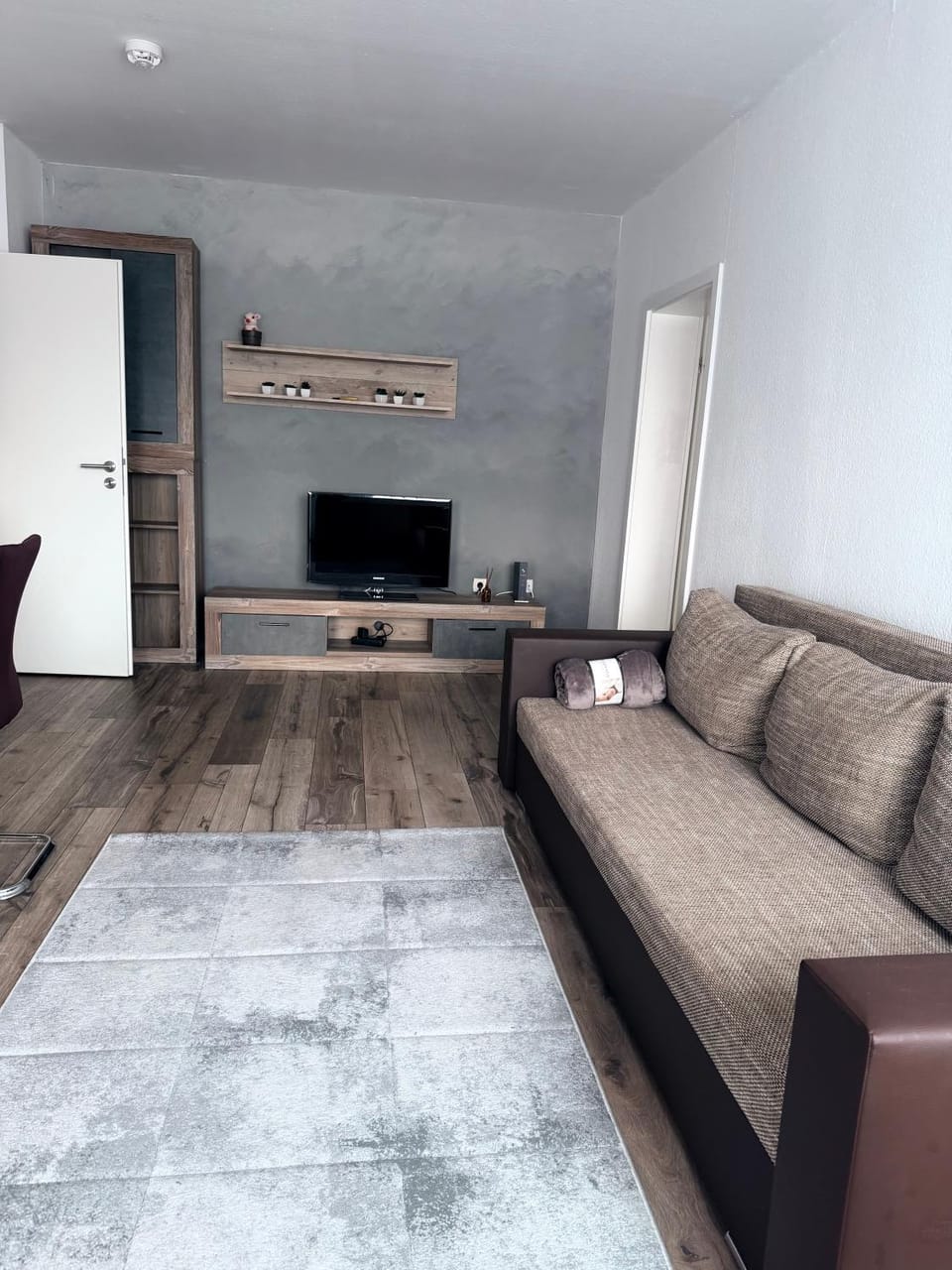 Modern 2-Room Apartment with Free Parking and Balcony Apartment in Saarland, 66, Germany