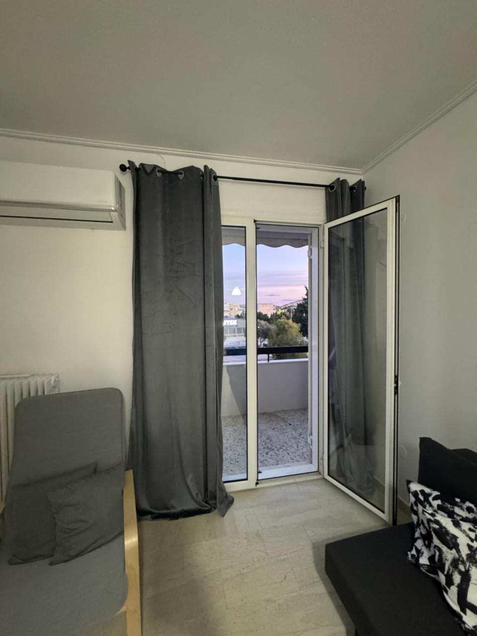 View (from property/room), Balcony/Terrace, Living room, Seating area