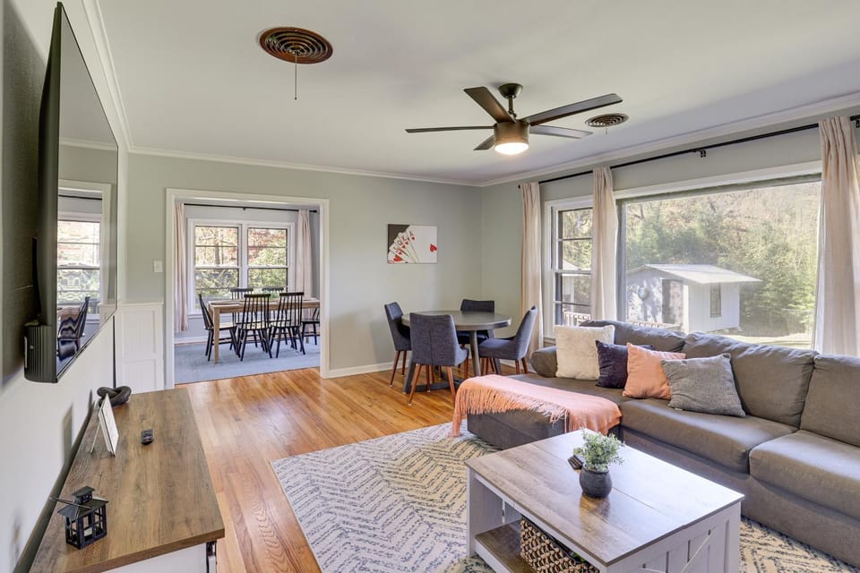 3 Mi to Rose Garden: 'Serenity Place' w/ Fire Pit! House in Tyler
