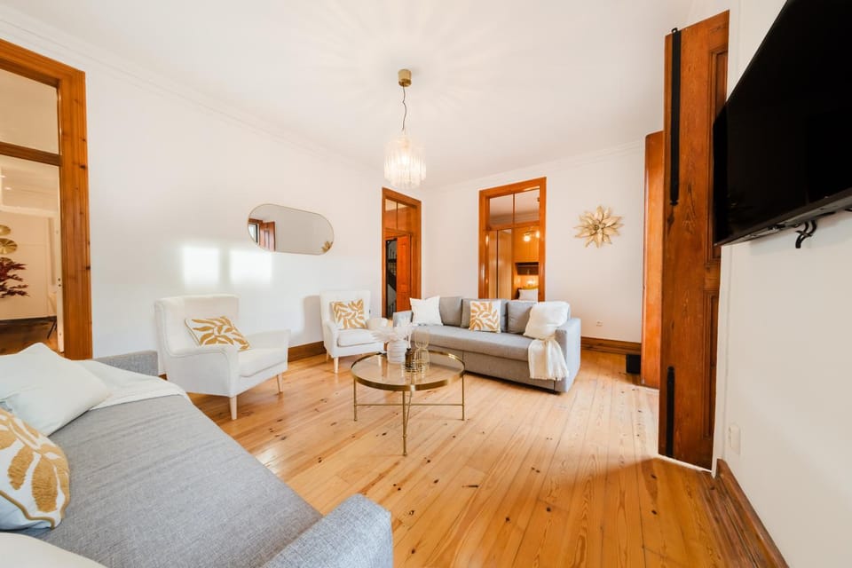 Big 5BR Apt Garden & Hot tub in HeartofLisbon Apartment in Lisbon District
