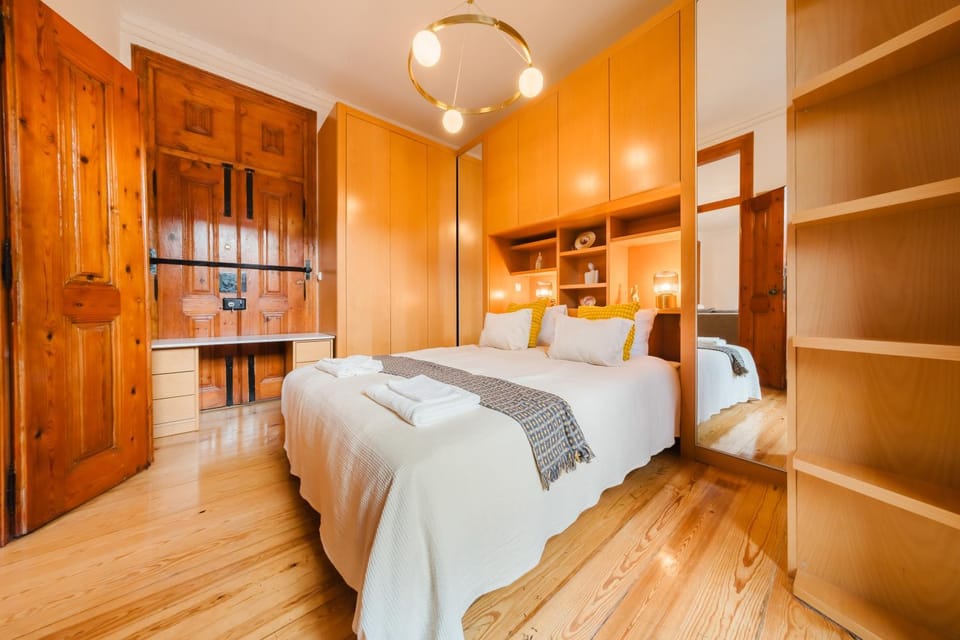 Big 5BR Apt Garden & Hot tub in HeartofLisbon Apartment in Lisbon District
