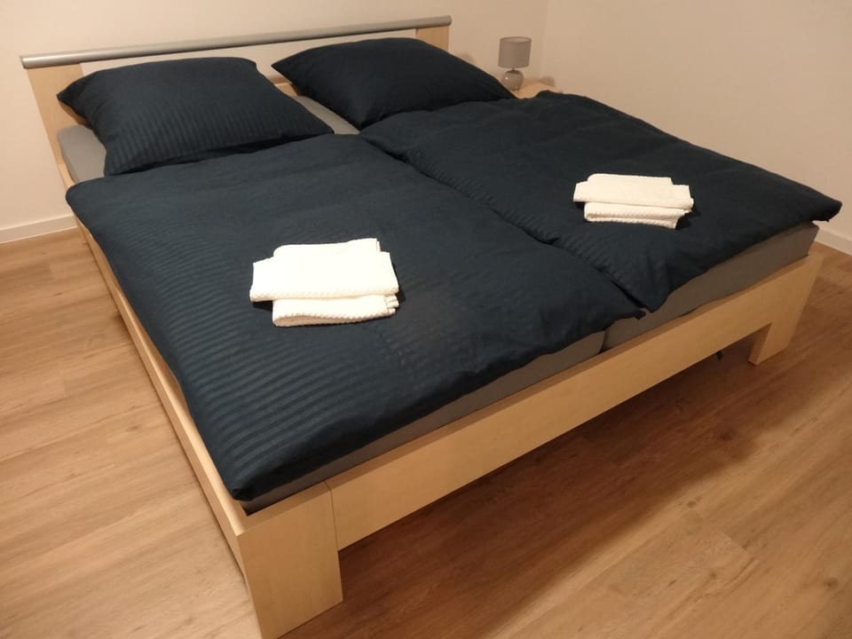 Bed, Photo of the whole room, Bedroom, towels