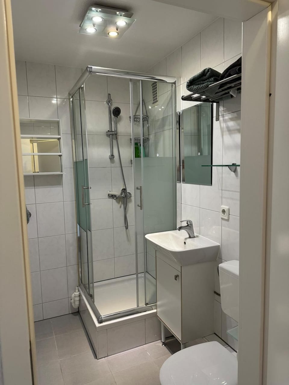 Shower, Toilet