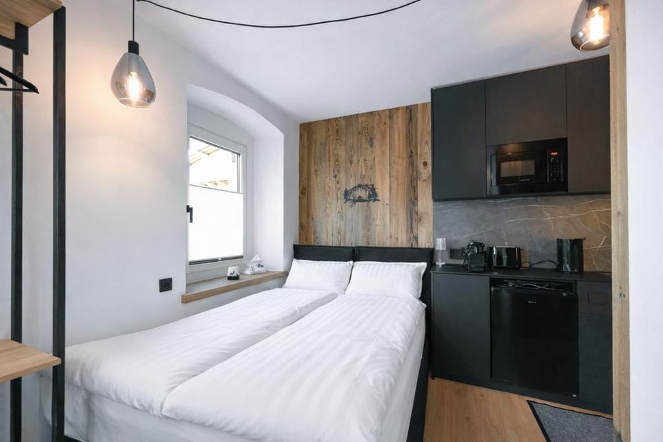 Bed, Bedroom, kitchen