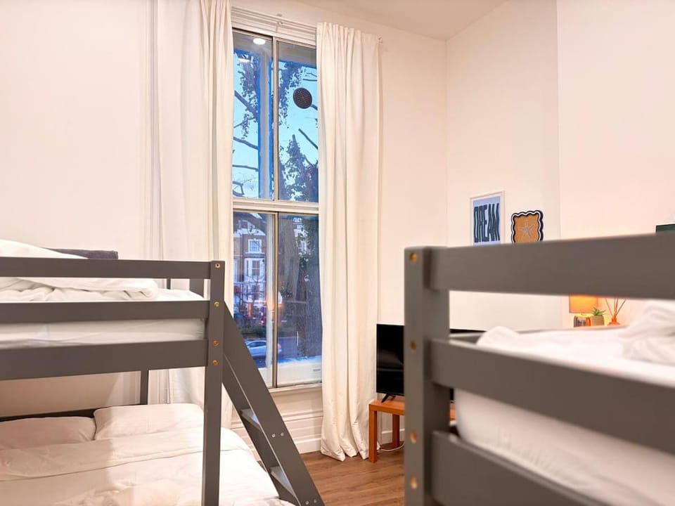 Earls Court - Group Friendly Flat for 10 Apartment in City of Westminster