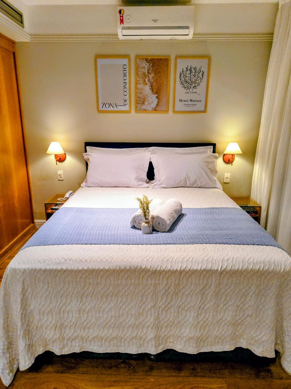 Bed, Bedroom, air conditioner